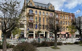 Off Side Story Apartment